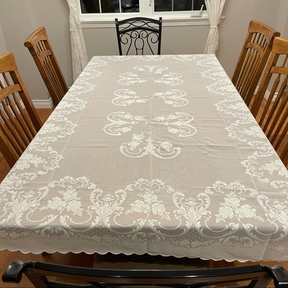 Estate Sale vintage white sheer lace large tablecloth - Picture 1 of 6